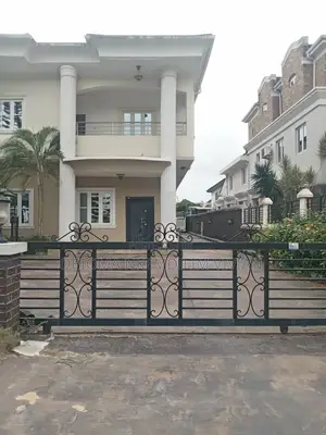 5bdrm Duplex in Chevron for rent