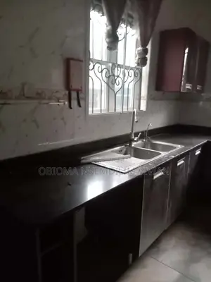 5bdrm Duplex in Chevron for rent