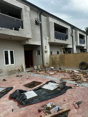 4bdrm Duplex in Cement for sale