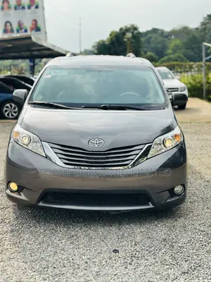 Toyota Sienna XLE 8-Passenger 4dr Minivan (3.5L 6cyl 6A) 2014 Gray