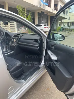Toyota Camry SE 4dr Sedan (2.5L 4cyl 6A) 2012 Silver