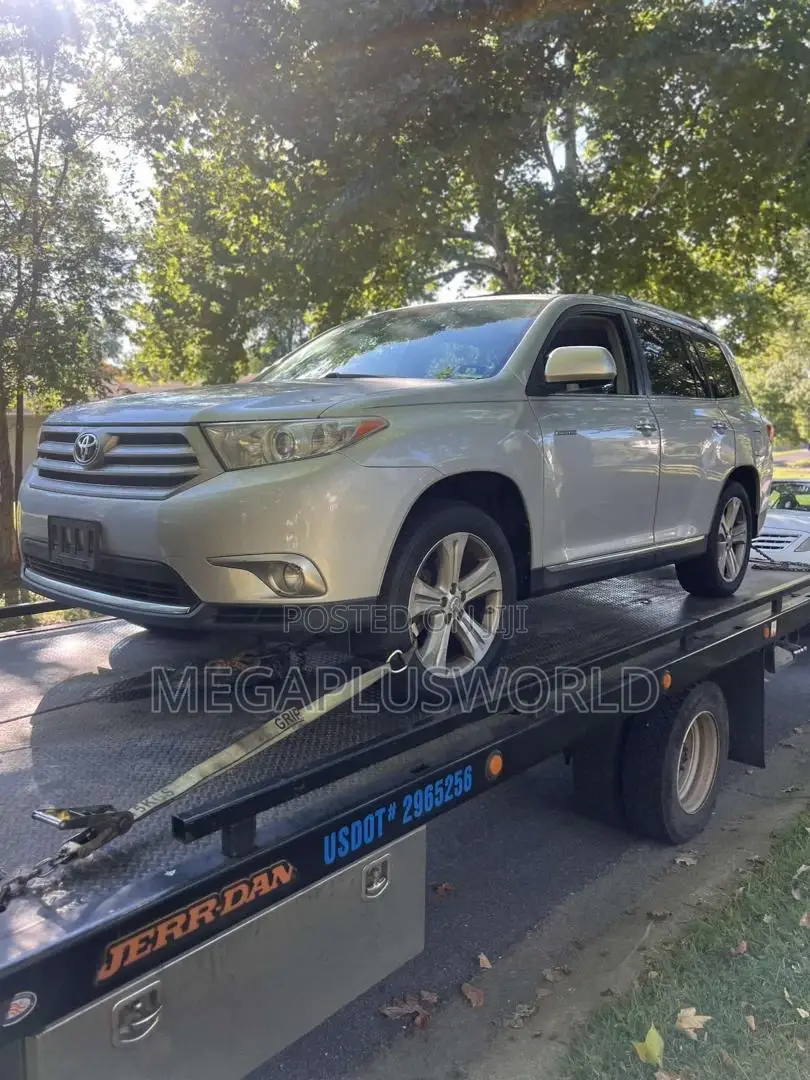 Toyota Highlander Limited 2012 Silver