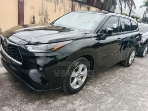 Toyota Highlander LE AWD 2023 Black