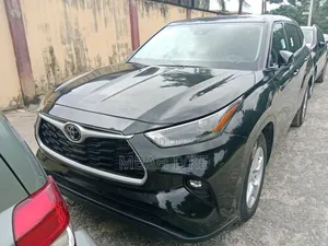 Toyota Highlander LE AWD 2023 Black