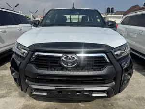 New Toyota Hilux 2025 Black
