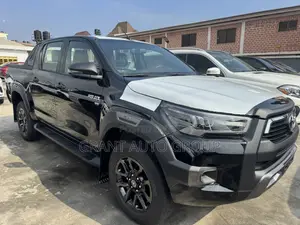 New Toyota Hilux 2025 Black