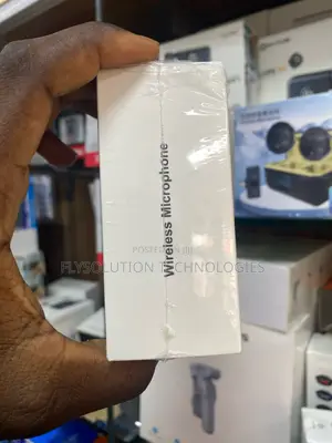 Q8 Wireless Lavalier Microphone With A Charging Case