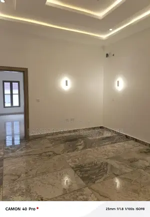 5bdrm Duplex in Dawaki for sale