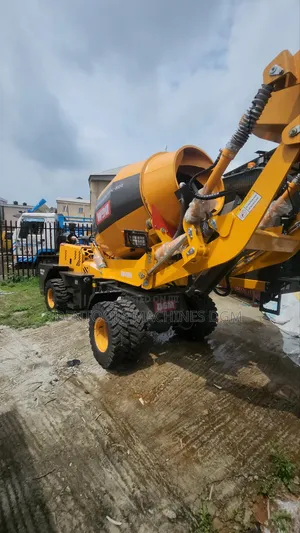 Mobile Selfloader Concrete Mixer Truck 4cubic