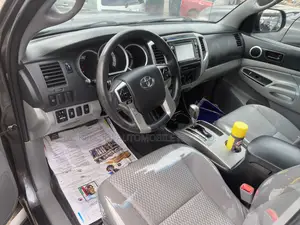 Toyota Tacoma V6 4dr Double Cab 4WD 5.0 ft. SB (4.0L 6cyl 5A) 2015 Gray