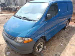 Toyota HiAce 2005 Blue