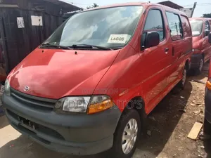 Toyota HiAce 2005 Red