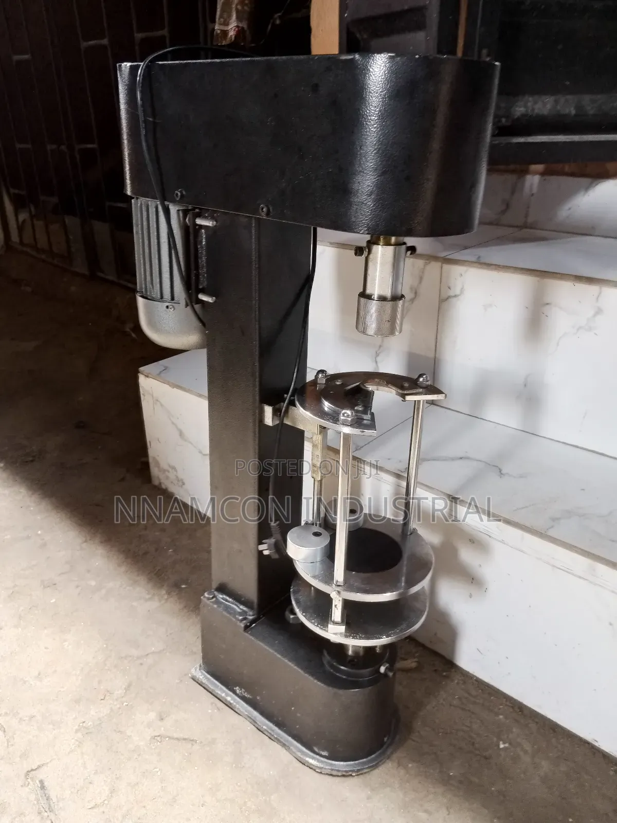 Bottle Capping Machine