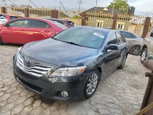 Toyota Camry XLE V6 4dr Sedan (3.5L 6cyl 6A) 2011 Gray