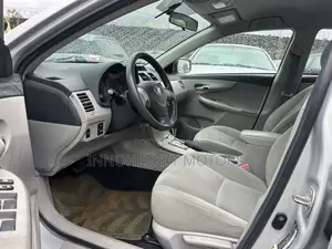 Toyota Corolla LE 4dr Sedan (1.8L 4cyl 4A) 2013 Silver