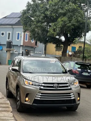 Toyota Highlander XLE 4dr SUV AWD (3.5L 6cyl 6A) 2015 Gold