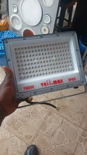 100watt Warm White Vellmax Floodlight