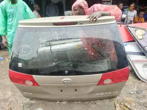 Toyota Boot Sienna 2006