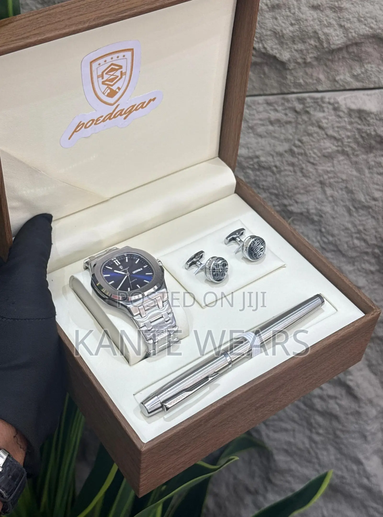 Poedagar Set Watch