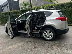 Toyota RAV4 Limited 4dr SUV AWD (2.5L 4cyl 6A) 2015 Silver