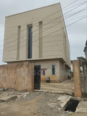 20bdrm House in Airport Road / Oshodi for sale