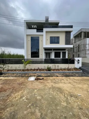 Furnished 5bdrm Duplex in Chevron for sale