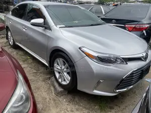 Toyota Avalon XLE Premium Sedan FWD (3.5L 6cyl 6A) 2013 Silver