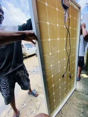 300watts 72cells High Efficiency Canadian Mnocrystalline Solar Panel