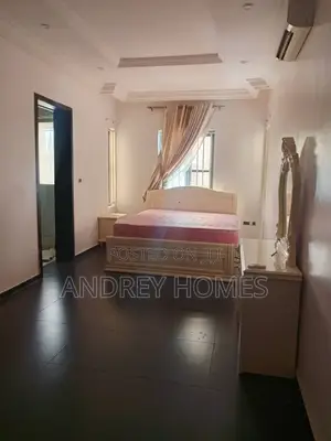 3bdrm Apartment in Lekki Phase 1 for rent