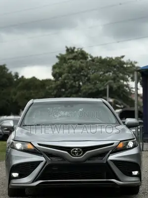 Toyota Camry SE 2021 Silver