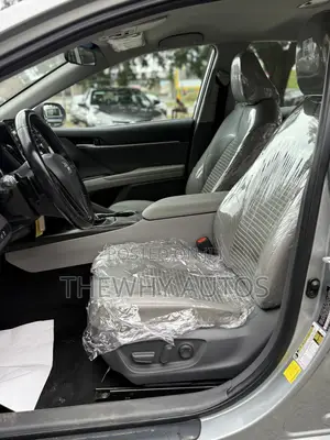 Toyota Camry SE 2021 Silver
