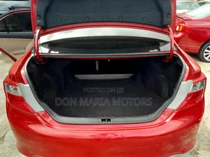 Toyota Camry XLE 4dr Sedan (2.5L 4cyl 6A) 2012 Red