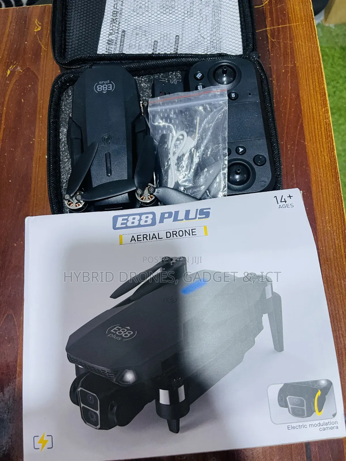 E88 Plus Hd Mini Drone + 2 Batteries