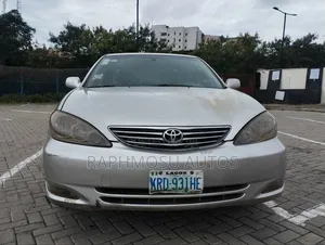 Toyota Camry XLE V6 4dr Sedan (3.0L 6cyl 5A) 2005 Silver