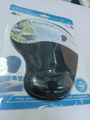 Mouse Pad With Gel Wrist Support