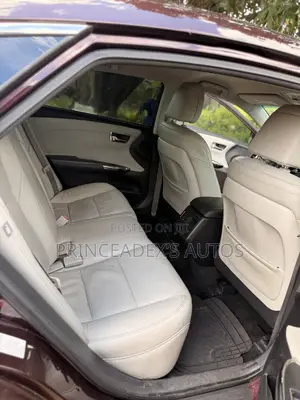 Toyota Avalon XLE Premium Sedan FWD (3.5L 6cyl 6A) 2013 Red