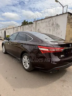 Toyota Avalon XLE Premium Sedan FWD (3.5L 6cyl 6A) 2013 Red