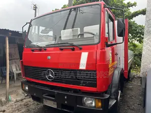 Mercedes-Benz Trucks 1117 2000 Red