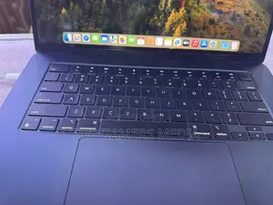 Laptop Apple MacBook Air 2024 M3 15-inch 8GB Apple M3 SSD 256GB
