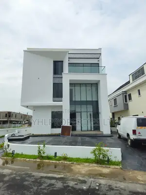 Newly Built 5 Bedroom Detarch Duplex
