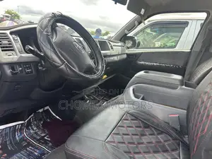 Toyota HiAce 2015 Black