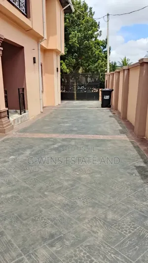 3bdrm Block of Flats in Limit Road Gra, Benin City for rent