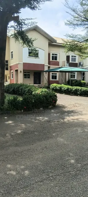 4bdrm Duplex in Gaduwa for sale