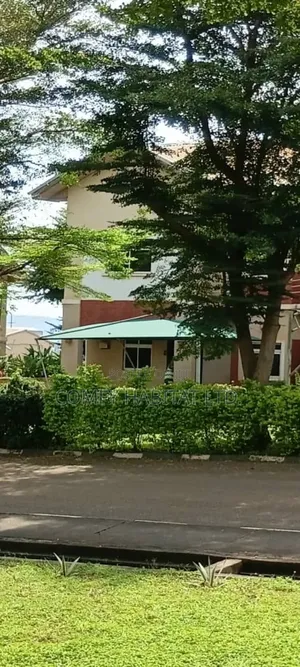 4bdrm Duplex in Gaduwa for sale