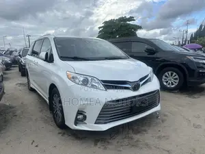 Toyota Sienna 2018 Black