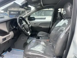 Toyota Sienna 2018 Black