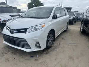 Toyota Sienna 2018 Black