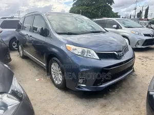 Toyota Sienna 2018 Blue
