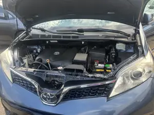 Toyota Sienna 2018 Blue