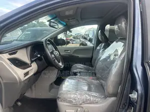 Toyota Sienna 2018 Blue